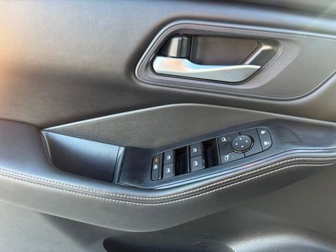 Used 2024 Nissan Rogue SV image 17