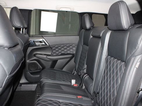 Used 2023 Mitsubishi Outlander SEL AWD/4WD image 21