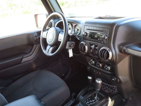 Used 2017 Jeep Wrangler Sport w/ Quick Order Package 24S AWD/4WD image 4