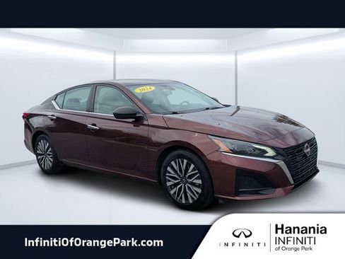 Used 2024 Nissan Altima 2.5 SV FWD image 1
