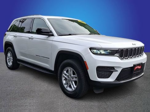Used 2023 Jeep Grand Cherokee Laredo AWD/4WD image 3