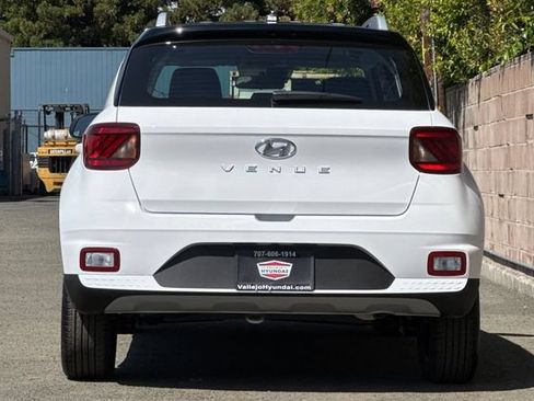 New 2026 Hyundai Venue SEL FWD image 7