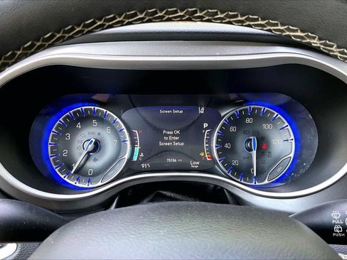 Certified 2023 Chrysler Pacifica Touring-L FWD image 10