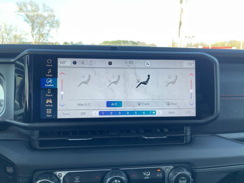 Used 2025 Jeep Wrangler Rubicon image 28