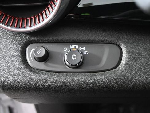 Used 2024 Chevrolet Trax RS FWD image 23