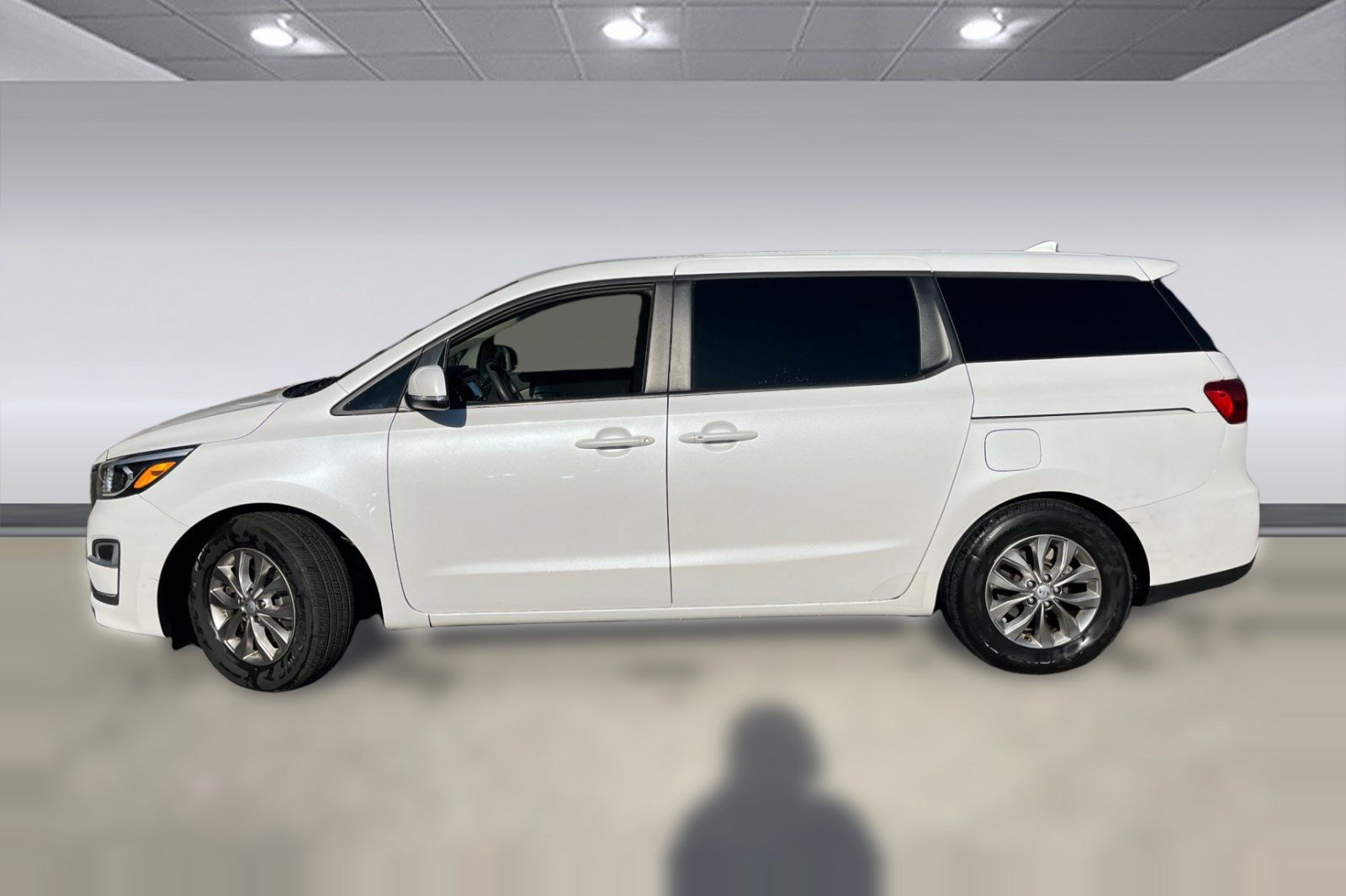Used 2021 Kia Sedona LX FWD image 2