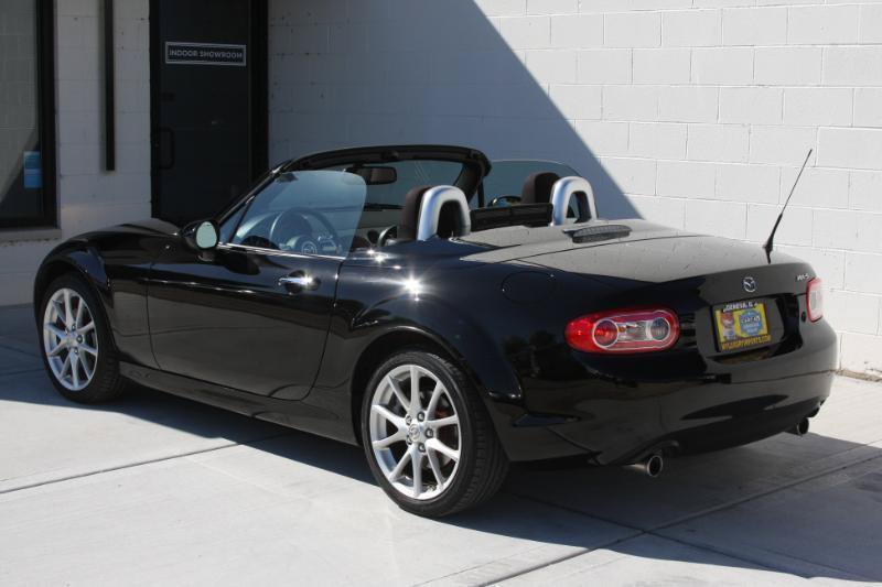 Used 2010 MAZDA MX-5 Miata Touring RWD image 17