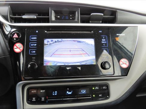 Used 2017 Toyota Corolla LE image 14