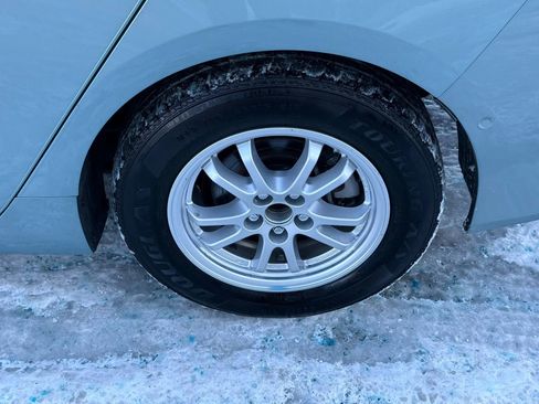 Used 2020 Toyota Prius LE image 41