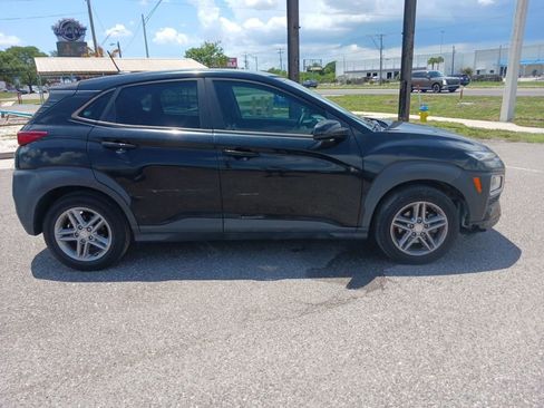 Used 2020 Hyundai Kona SE FWD image 2