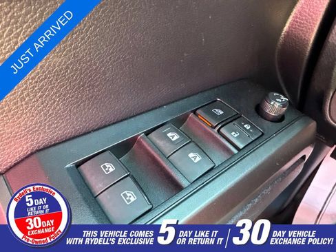 Used 2020 Toyota Tacoma TRD Sport w/ TRD Premium Sport Package AWD/4WD image 9