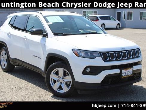 Used 2022 Jeep Compass Latitude FWD image 1