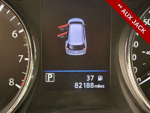 Used 2018 Nissan Rogue SV image 16