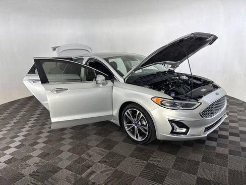 Used 2019 Ford Fusion Titanium AWD/4WD image 12