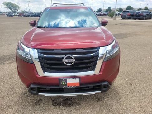 Certified 2023 Nissan Pathfinder Platinum FWD image 3