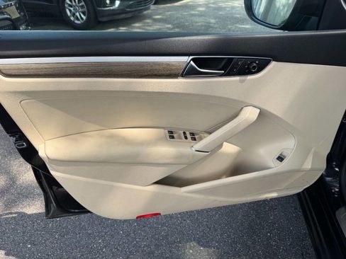 Used 2017 Volkswagen Passat 1.8T SEL Premium FWD image 42