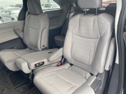 Certified 2021 Toyota Sienna LE image 12