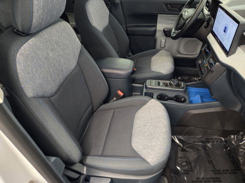 Certified 2025 Ford Maverick XLT w/ XLT Luxury Package image 11