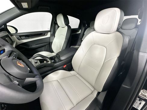 Used 2026 Porsche Cayenne Coupe AWD/4WD image 5