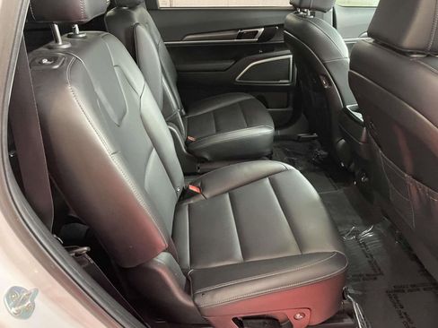Used 2022 Kia Telluride S image 40