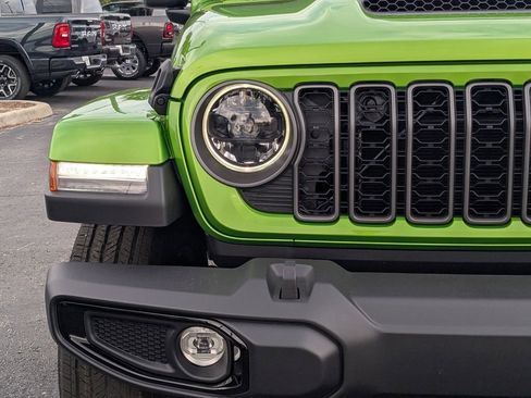 New 2026 Jeep Gladiator Sport AWD/4WD image 36