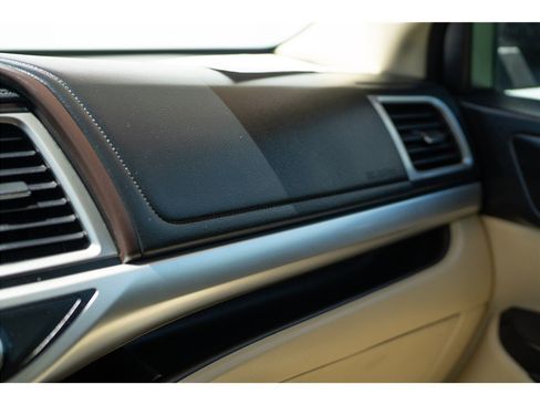 Used 2017 Toyota Highlander XLE FWD image 25