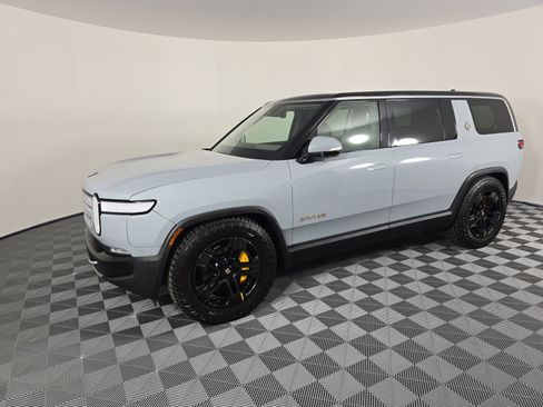 Used 2023 Rivian R1S Adventure image 1