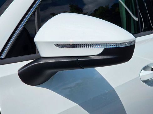 Certified 2026 Volkswagen Tiguan SE AWD/4WD image 11