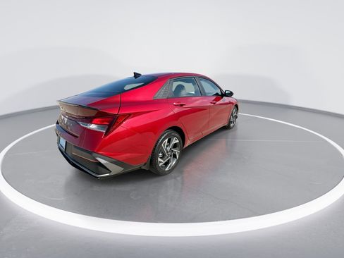 Used 2025 Hyundai Elantra Sport image 8