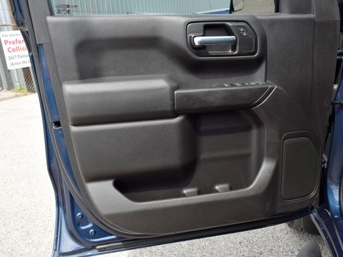 Used 2020 Chevrolet Silverado 1500 Custom w/ Infotainment Package RWD image 18