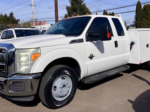 Used 2015 Ford F350 XLT image 1