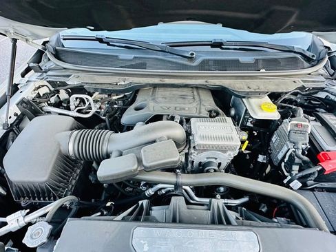 Used 2023 Jeep Wagoneer 2WD image 3