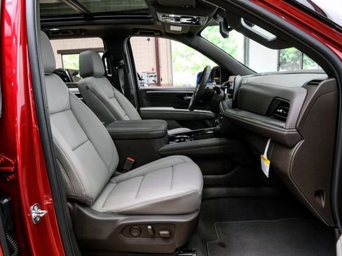 Used 2026 Chevrolet Tahoe Z71 w/ Comfort Package AWD/4WD image 63