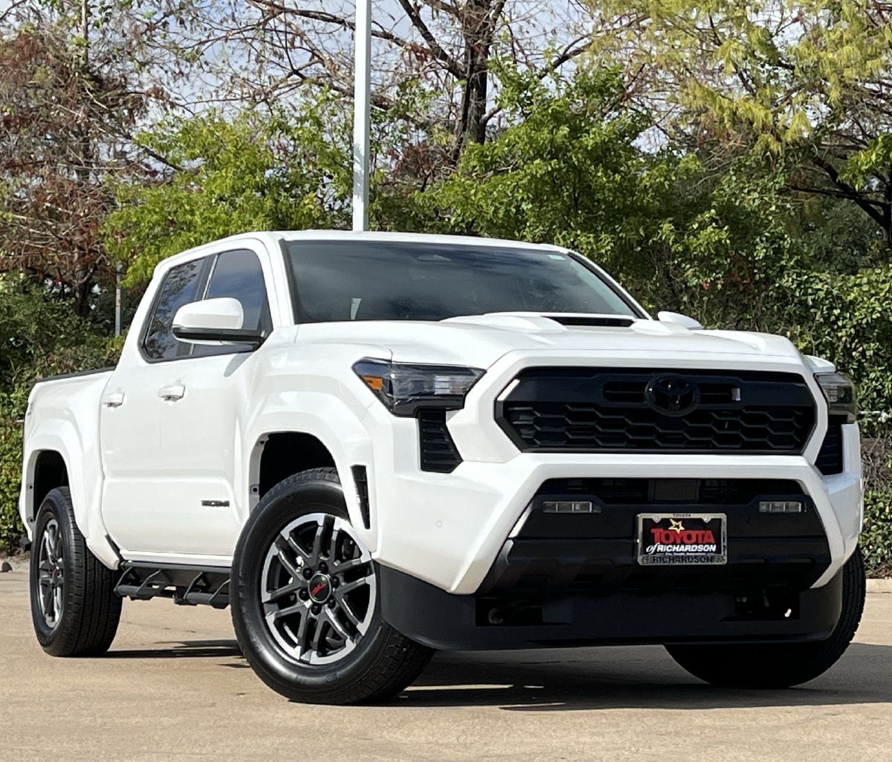 Used 2025 Toyota Tacoma TRD Sport w/ TRD Sport Upgrade Package RWD image 2