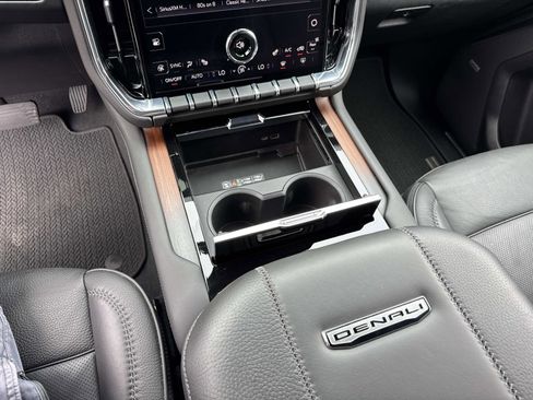 Used 2025 GMC Yukon Denali image 26