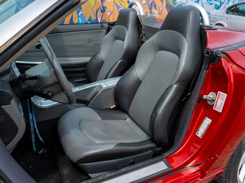 Used 2008 Chrysler Crossfire Limited RWD image 31