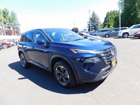 Used 2025 Nissan Rogue SV FWD image 1