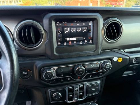 Used 2018 Jeep Wrangler Unlimited Sport S AWD/4WD image 19
