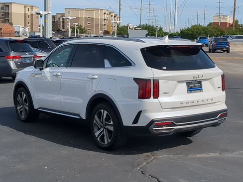 Used 2022 Kia Sorento SX Prestige w/ Panoramic Sunroof Package AWD/4WD image 3