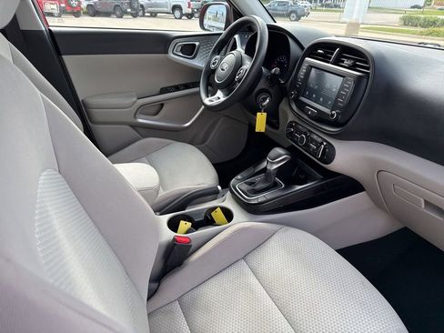 Used 2020 Kia Soul LX FWD image 10