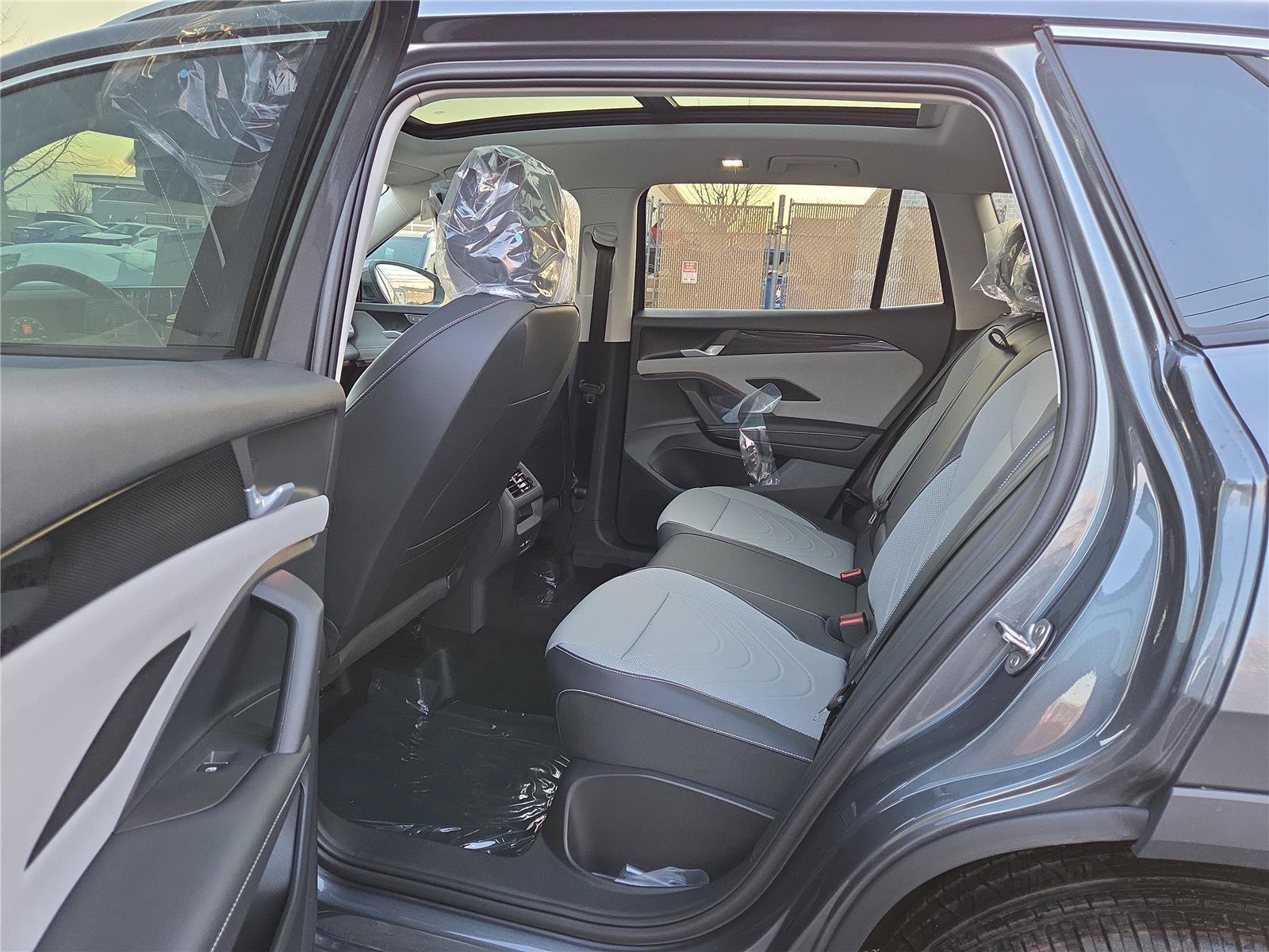 Used 2026 Volkswagen Tiguan SE AWD/4WD image 24