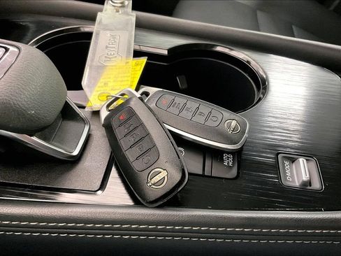 Used 2023 Nissan Rogue SL w/ SL Premium Package FWD image 13