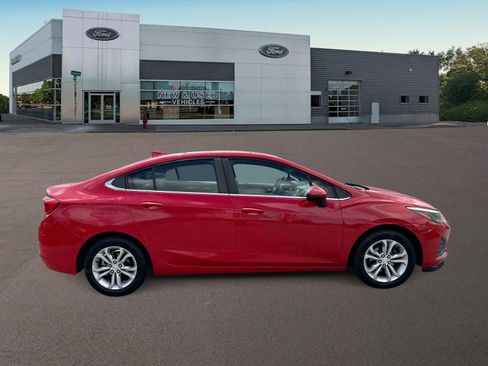 Used 2019 Chevrolet Cruze LT w/ LT Fleet Convenience Package FWD image 12