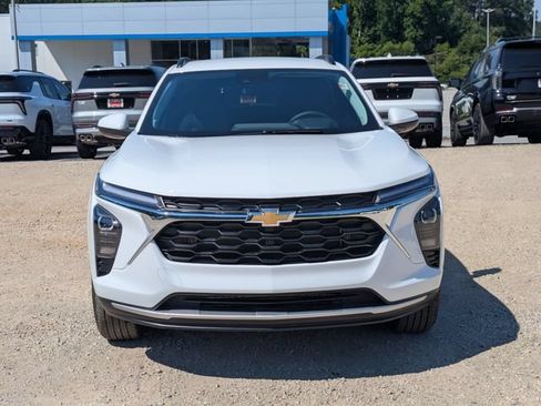 New 2026 Chevrolet Trax LT w/ Driver Confidence Package FWD image 6