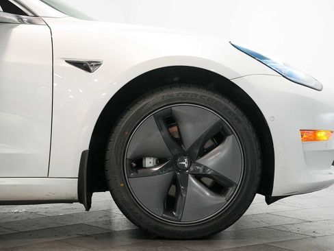 Used 2018 Tesla Model 3 Long Range RWD image 9