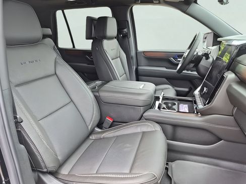 New 2026 GMC Yukon Denali w/ Advanced Technology Package AWD/4WD image 36