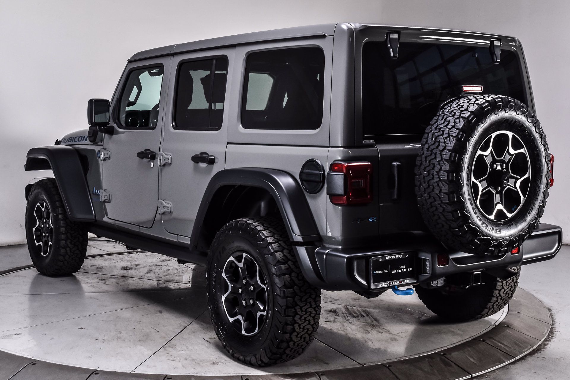 Used 2023 Jeep Wrangler Unlimited Rubicon 4xe w/ Cold Weather Group AWD/4WD image 4