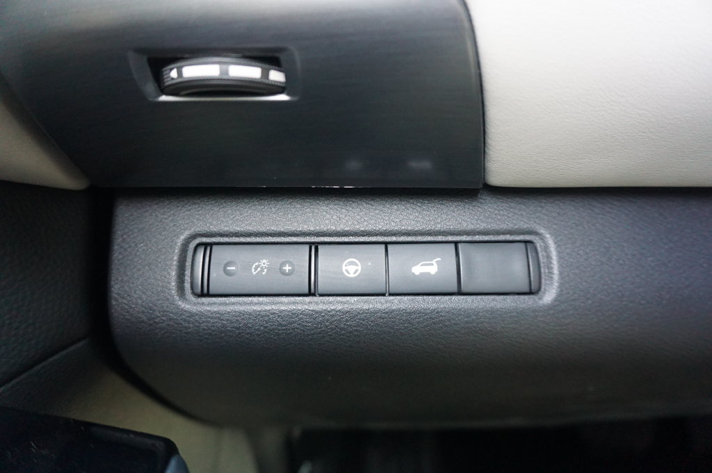 Used 2024 Nissan Pathfinder SL w/ SL Premium Package FWD image 5