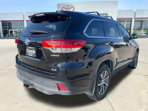 Used 2018 Toyota Highlander XLE AWD/4WD image 5