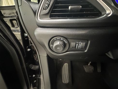 Used 2026 Chrysler Pacifica Limited w/ S Appearance Package FWD image 28